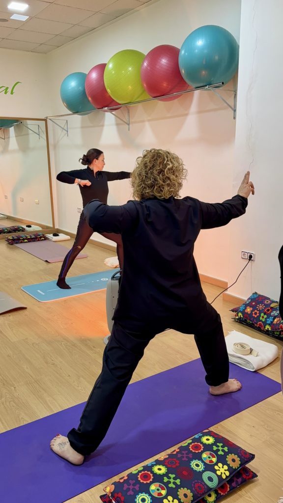 Participantes en sesión de Qi Gong y yoga en Burriana